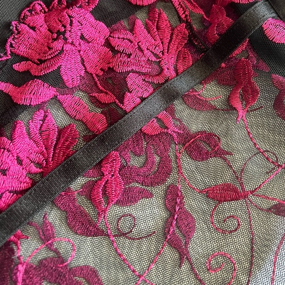 Torrid TWO TONE FLORAL FUCHSIA EMBROIDERED MESH BODYSUIT Size 2X - Picture 10 of 14